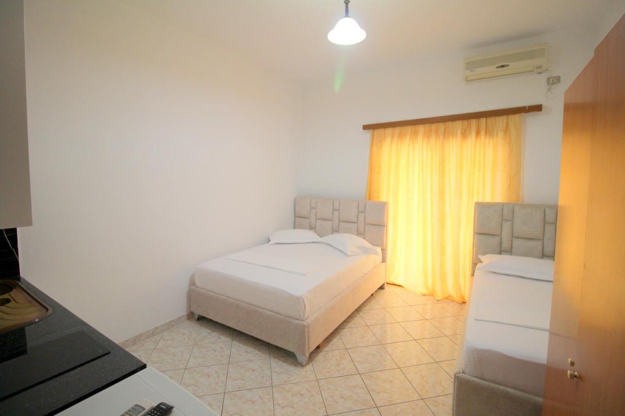 Hotel Vila Vilson Sarandë Exteriör bild