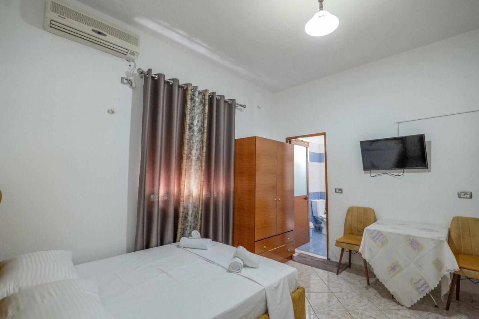 Hotel Vila Vilson Sarandë Exteriör bild